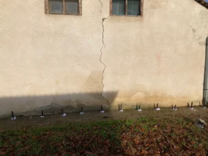 Ház süllyedés és falrepedés megállítása - Melyik falrepedés veszélyes és melyik nem